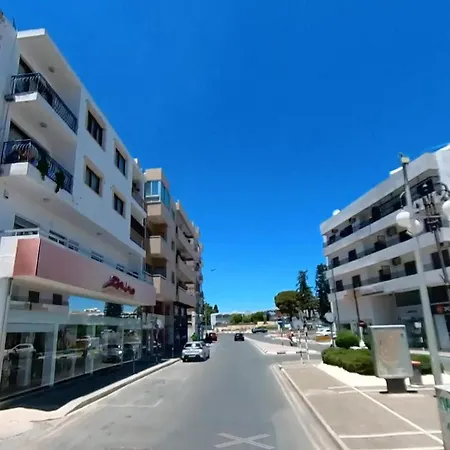 Mimi's Sunny Lárnaca