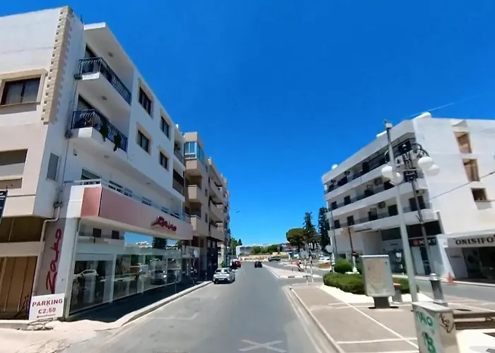 Mimi's Sunny Larnaca